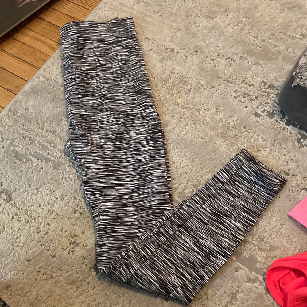 Women’s Gold Medal international black & white leggings with elastic waist